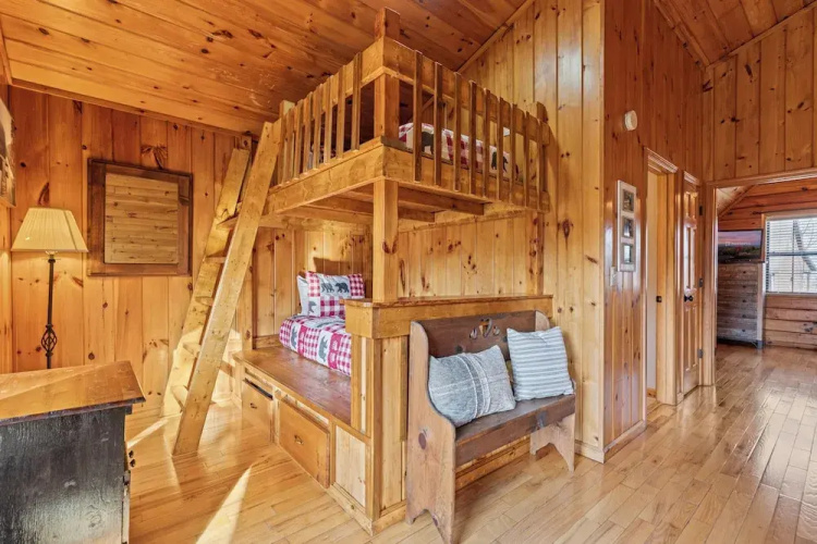 Bear Hideaway Cozy 3BR Cabin