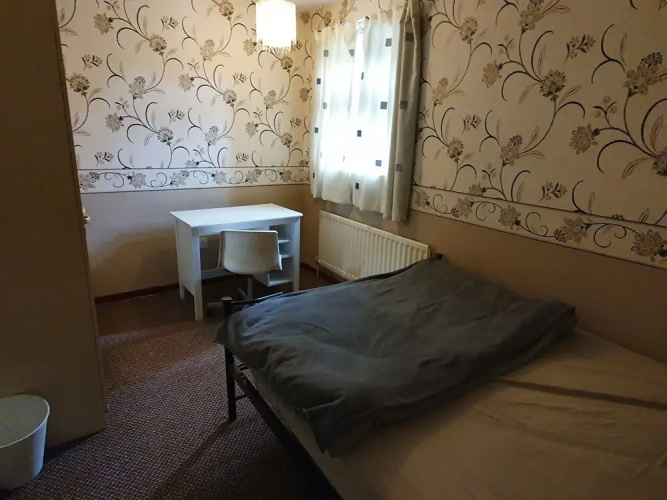 17 Spring Close Service Apartment