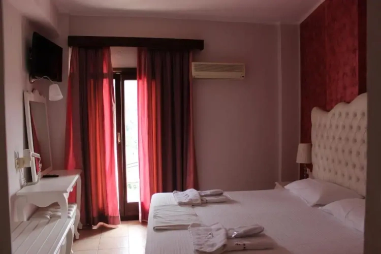 Deluxe Double room with city view