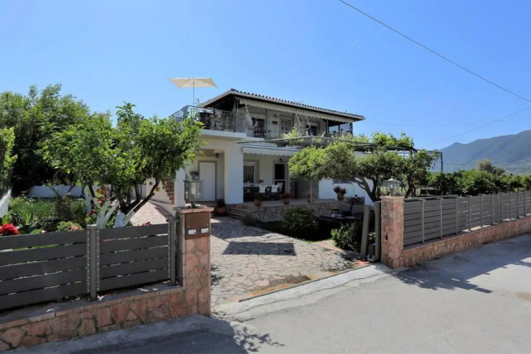"Elegant & Quiet House"