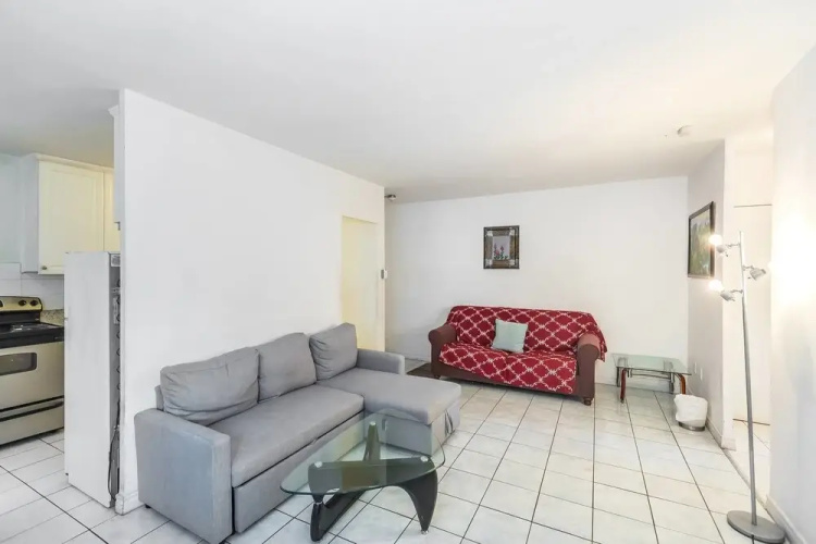Magnificent Studio at Leaside -10 Mins to Downtown