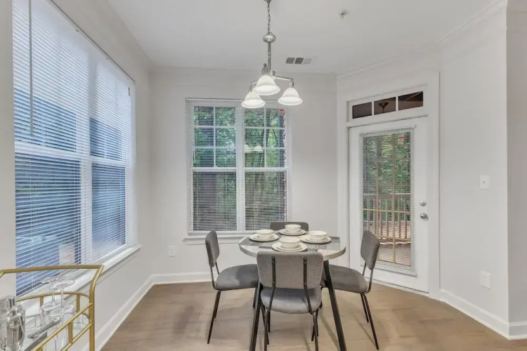 Upscale 2BR Suite Mins Downtown Raleigh