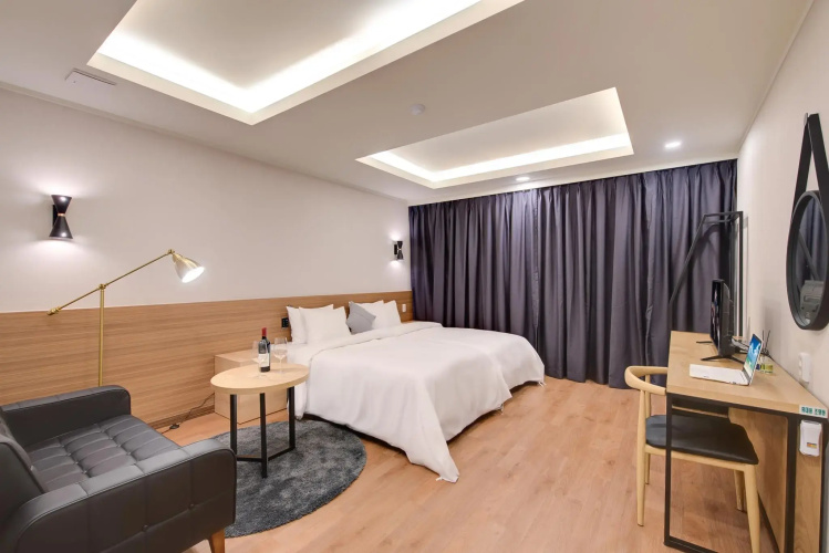 Hotel M
