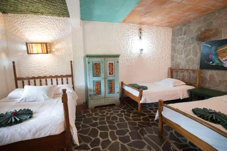 Standard Triple room
