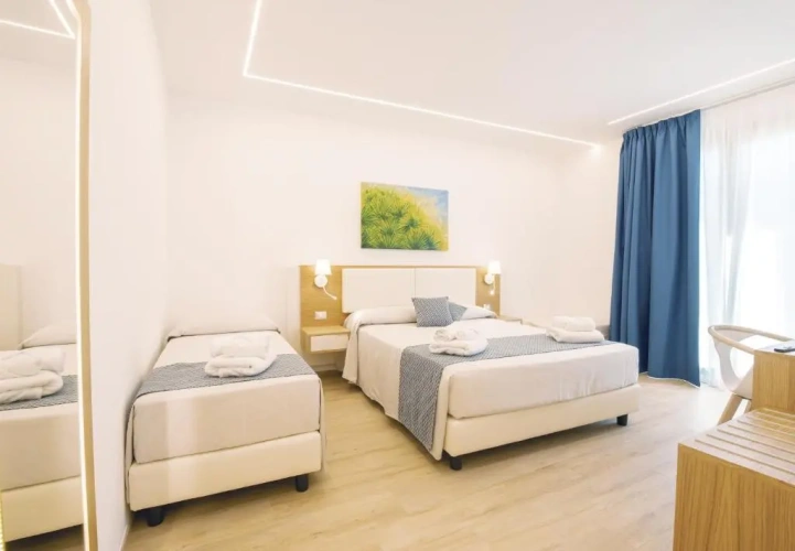 Standard Triple room