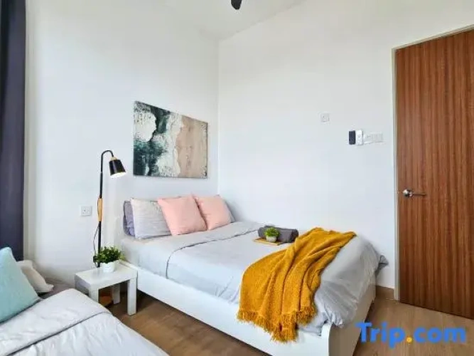 2 Bedrooms Comfort room with balcony