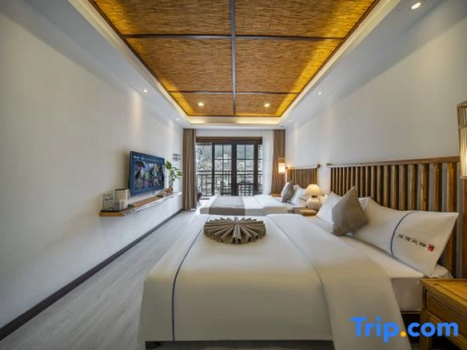 Standard Twin room with view