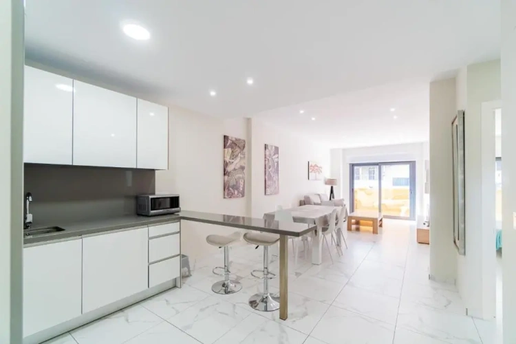 3 Bedrooms Apartment