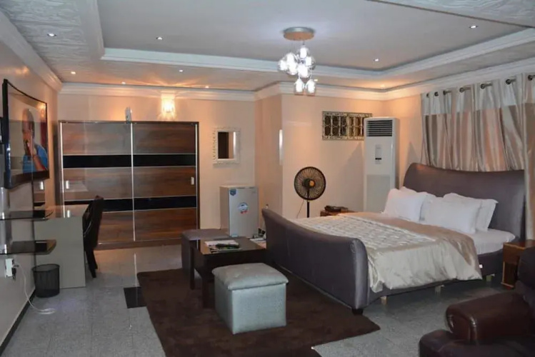 Platinum Inn Gee Hotel