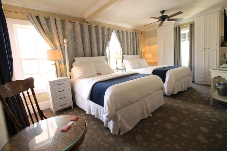 Standard Quadruple room with balcony