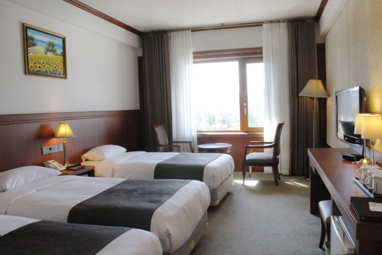 Commodore Hotel