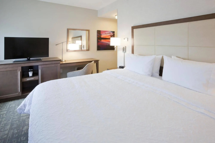 Hampton Inn Spicer Marina Area