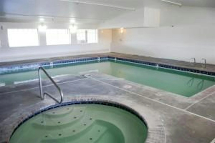 Coast Hilltop Inn photo 16