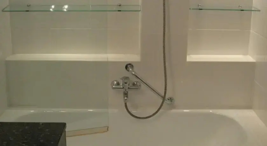 Carlton Suites