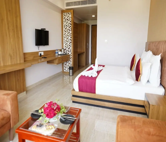 Deluxe room with pool view