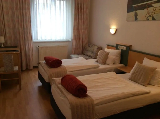 Standard Triple room