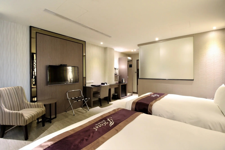 J Hotel