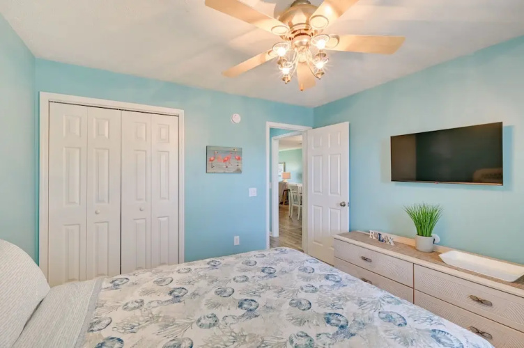 5 Mi to Beach: Myrtle Beach Condo w/ Pool Access
