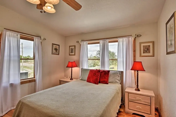4 Bedrooms Cottage