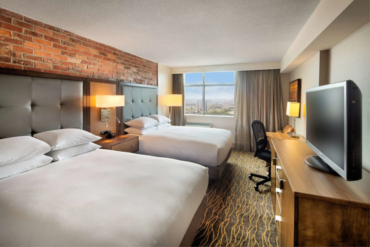 DoubleTree by Hilton Toronto Airport