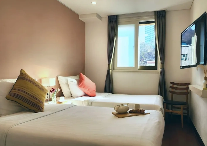 Standard Twin room with city view