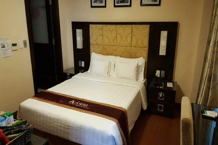 New Moon Hotel