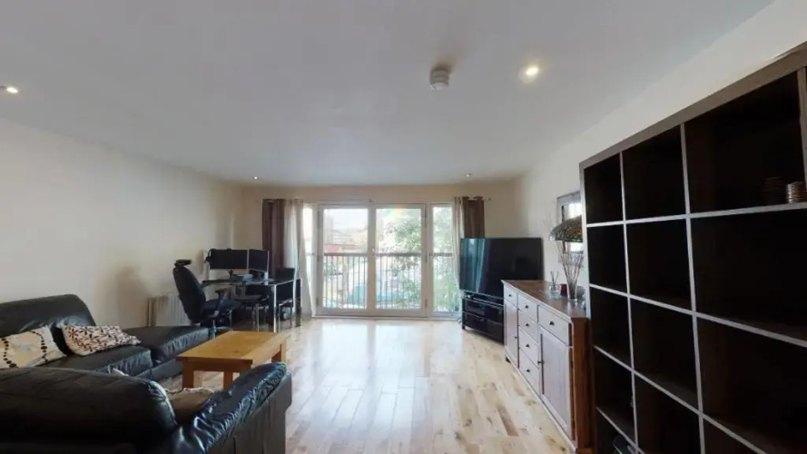 City Centre 2 bedroom apartment, secure parking.