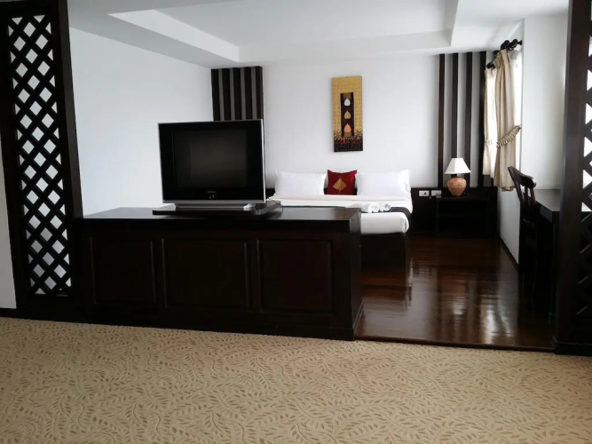 Nana Buri Hotel