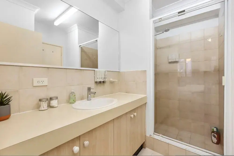 Oversized East Perth 2BR Pool Gym Parking