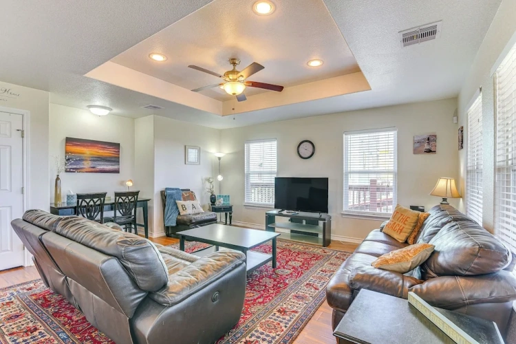 3 Bedrooms Cottage with balcony