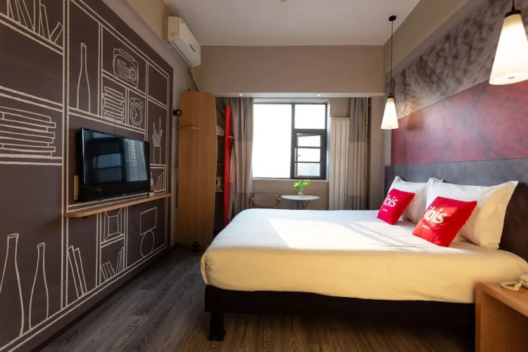 Hotel ibis Luoyang Railway Station