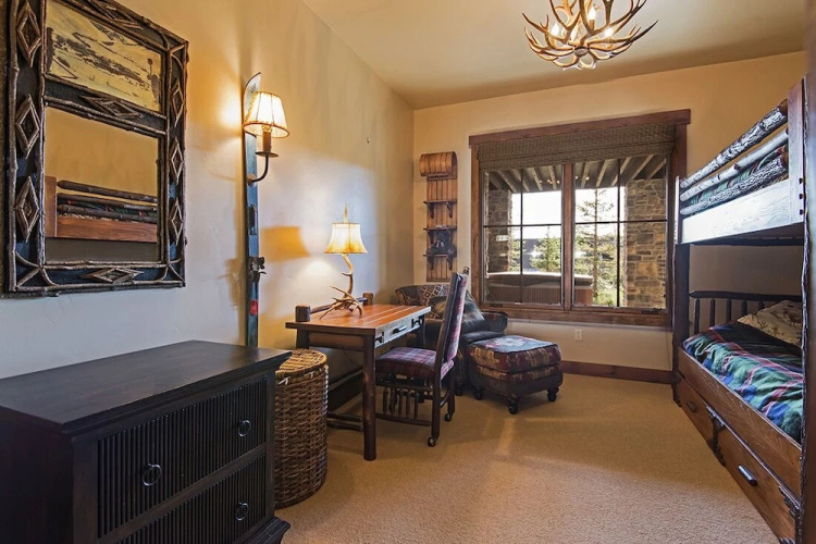 4BR Luxury Ranch Cabin by RedAwning