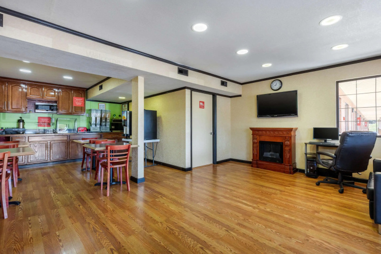 Econo Lodge Nashville near Percy Priest Lake