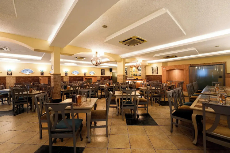 Cross Roads Inn