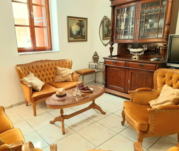 3 Bedrooms Cottage with city view