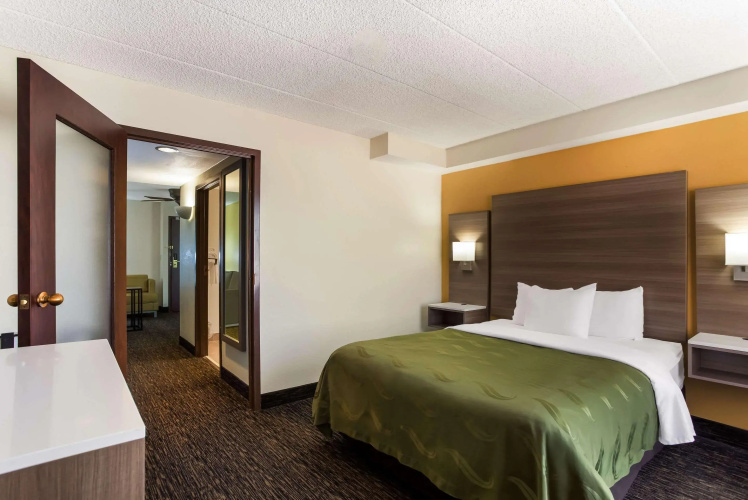 Quality Suites Milwaukee Airport