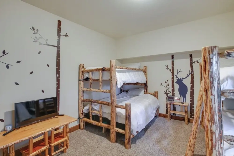 5 Bedrooms Cottage