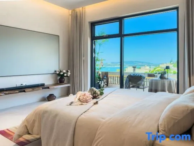 3 Bedrooms Standard Sextuple room with view