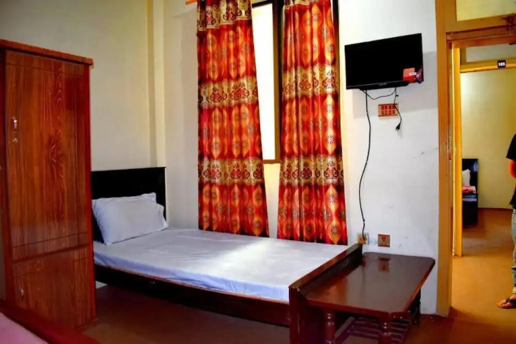 Yasin Holiday Hotel