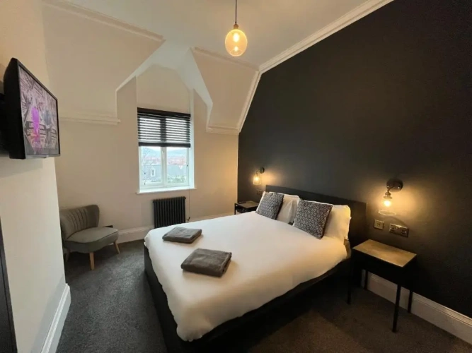2 Bedrooms Apartment