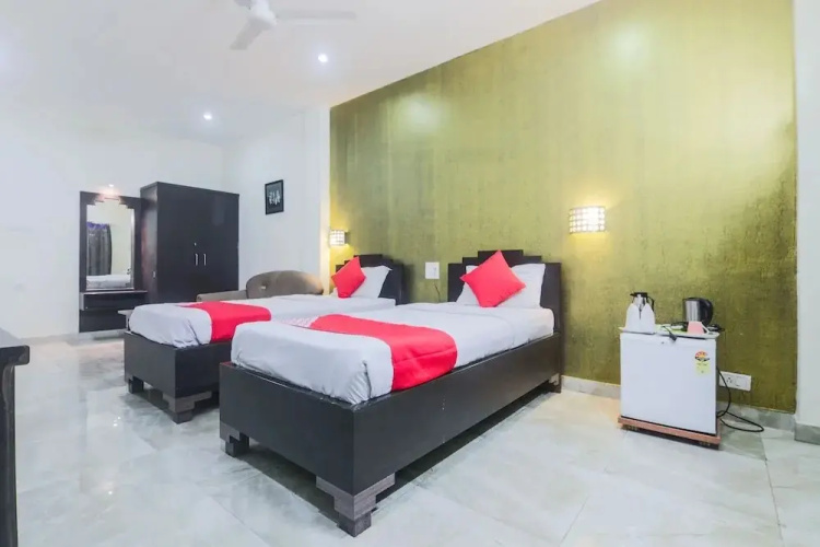 Green Point by OYO Rooms