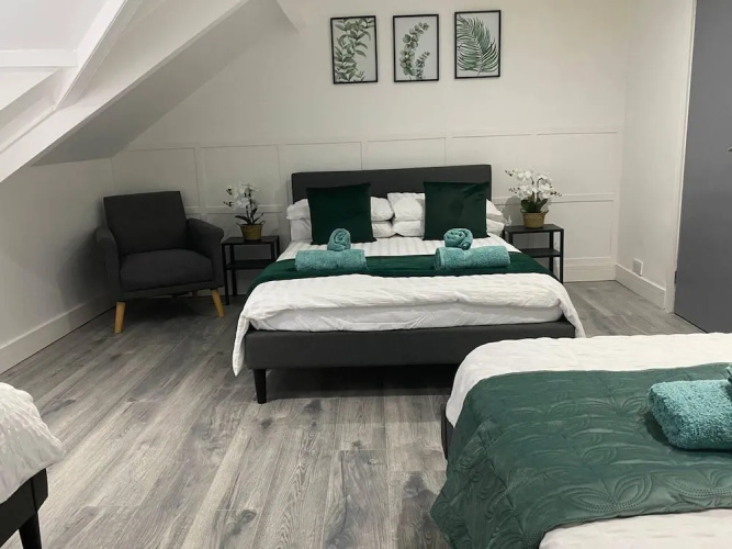 2 Bed Flat - Sleeps 6 - Parking - Wifi