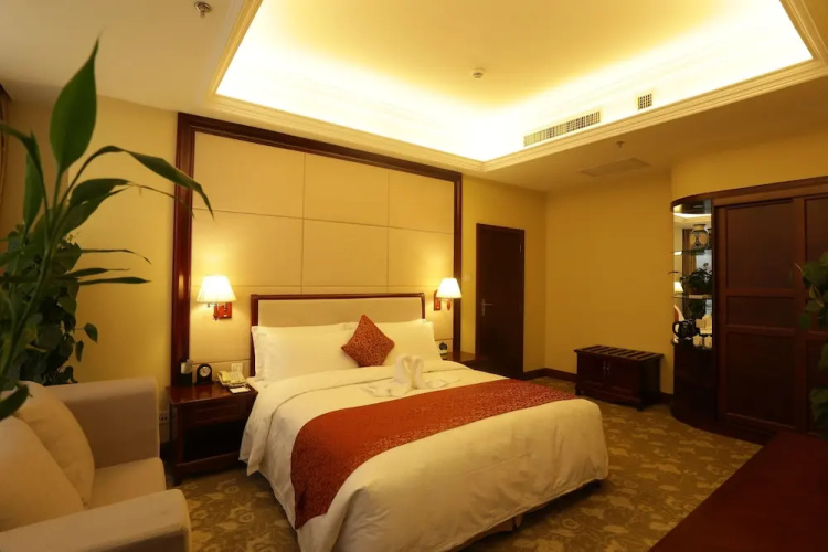 Ziwei Huatian Grand Hotel