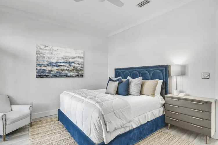 All Decked Out by Avantstay Pool & Private Beach Access, Bikes Provided