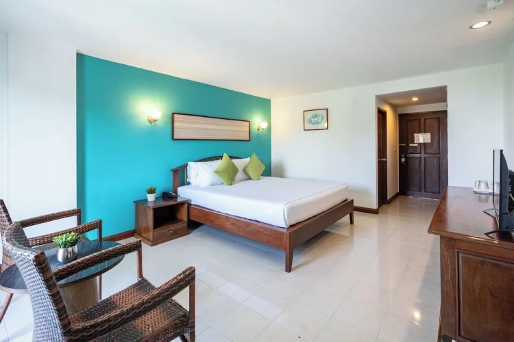 Superior room with balcony and with city view