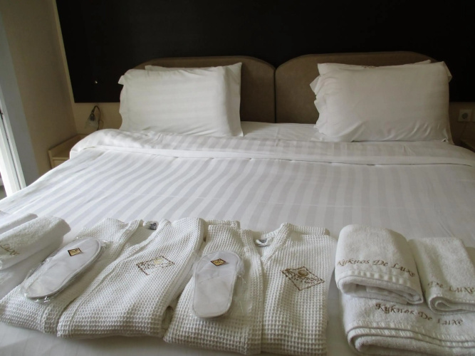 Kyknos De Luxe Suites & Rooms