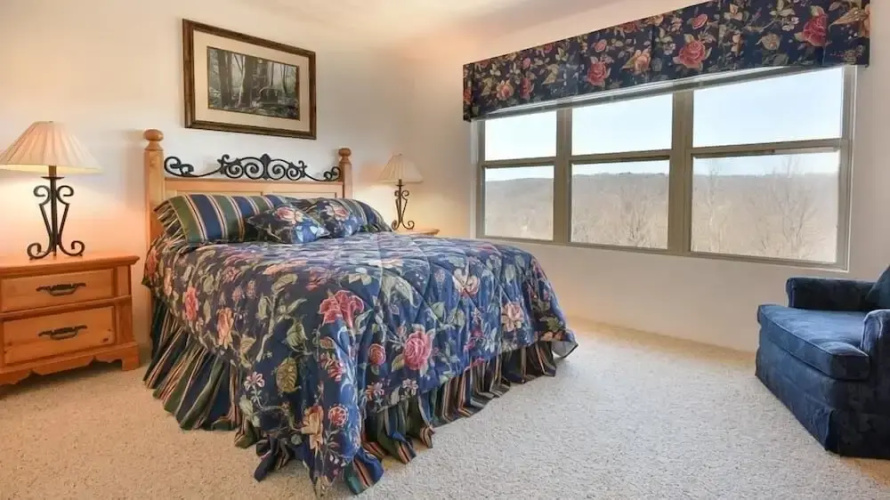Seven Springs 4 BR Premium Condo, Deck with Views by RedAwning