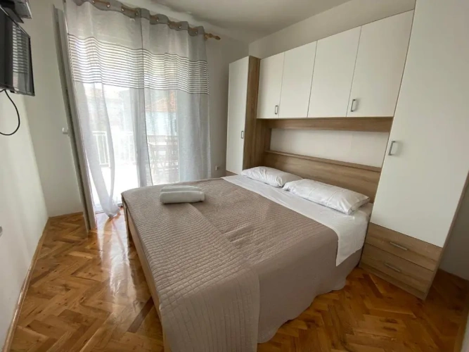 2 Bedrooms Apartment with balcony and with garden view