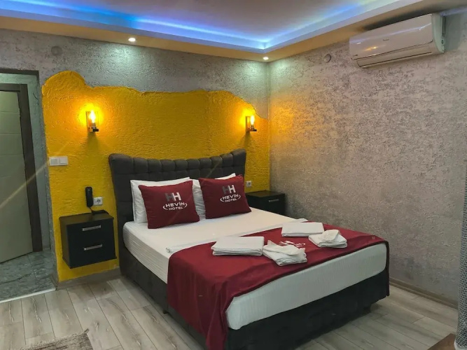 Hevi̇n Hotel
