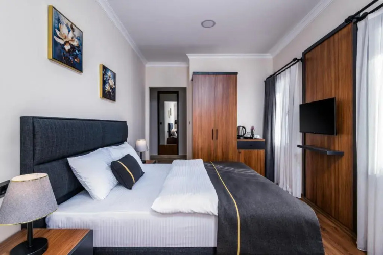 Sh Hotel Business